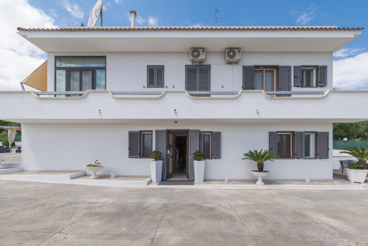 Piccolo Hotel Villa Rosa Ostuni Bagian luar foto
